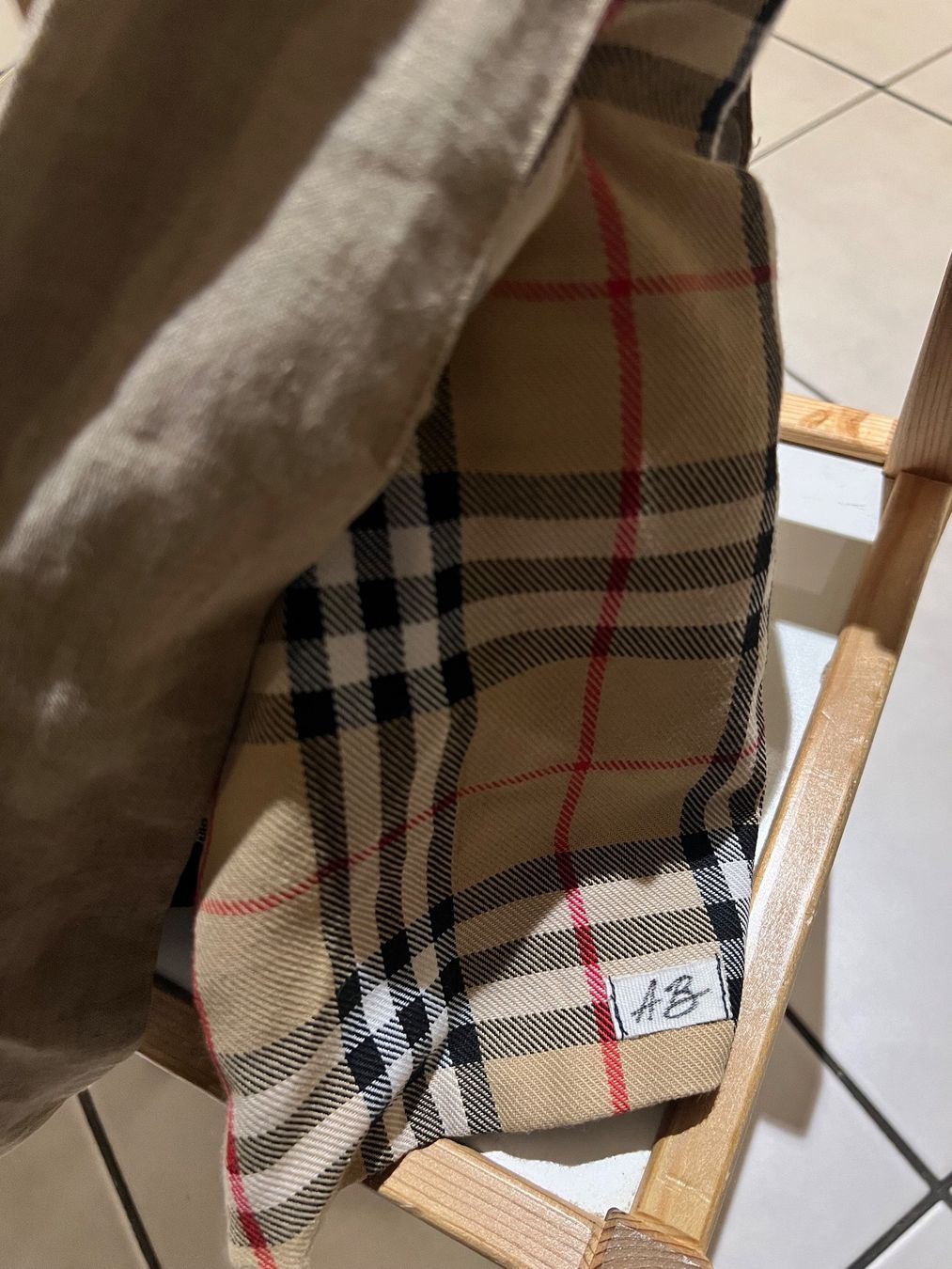 Tutte le decorazioni: Peluche burberry – Usato da Monthey venduto da Joseph-29 4