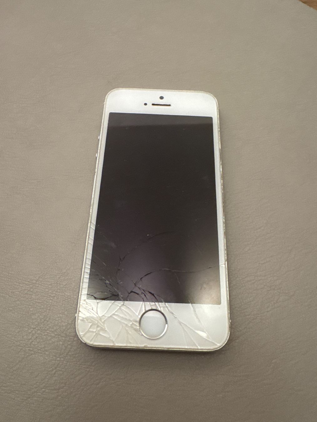Apple Handys / Smartphones: iPhone SE – Defekt aus Adliswil von Busys