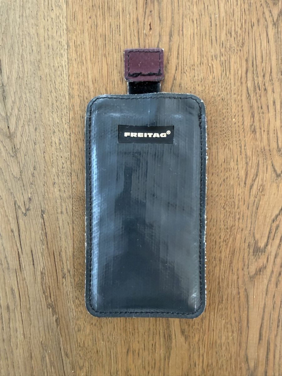 Covers & Schutzfolien: Freitag Handyhülle fürs iPhone – Gebraucht aus Berg SG von zellwegerroger