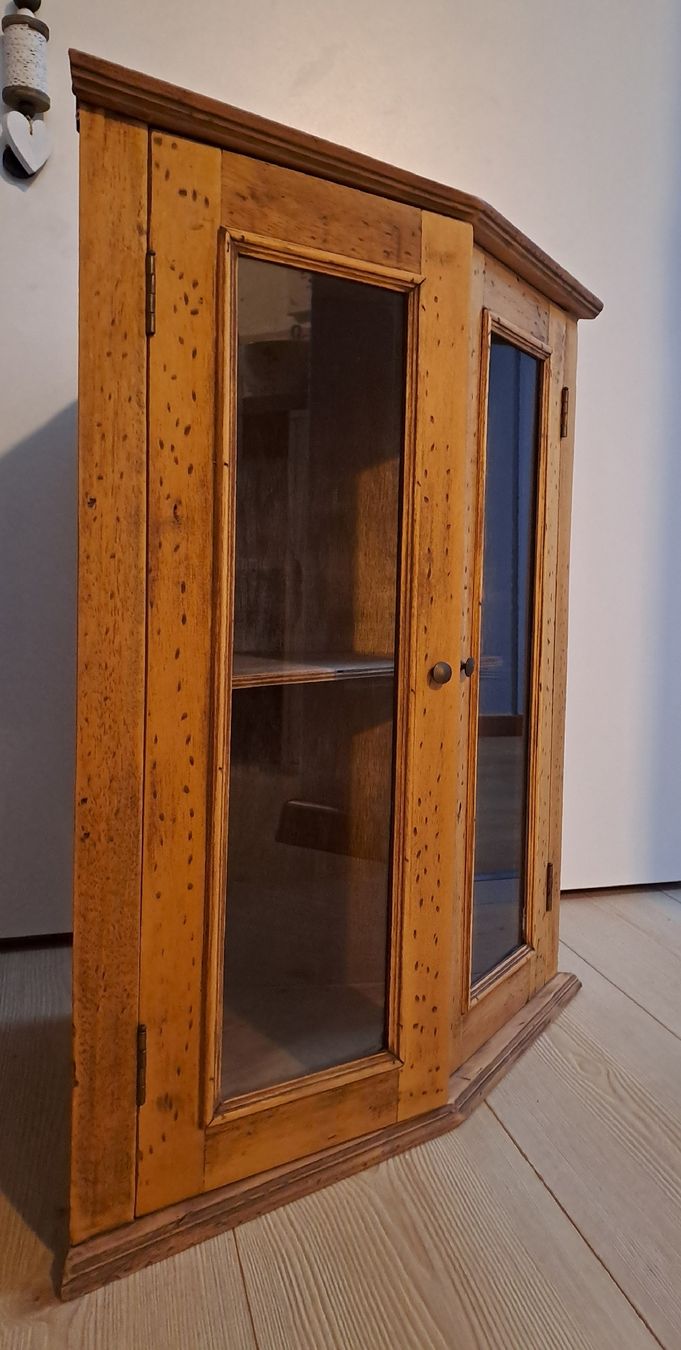 Armoires: petite armoire d'angle  – D'occasion à Les Reussilles par Christoph2048 1