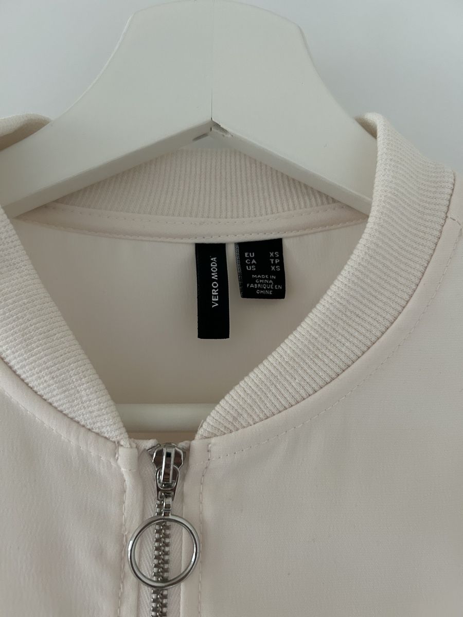 Vero Moda Jacken: Veste légère Vero Moda – Neu (gemäss Beschreibung) aus Sonceboz-Sombeval von Anna_Maria09 1