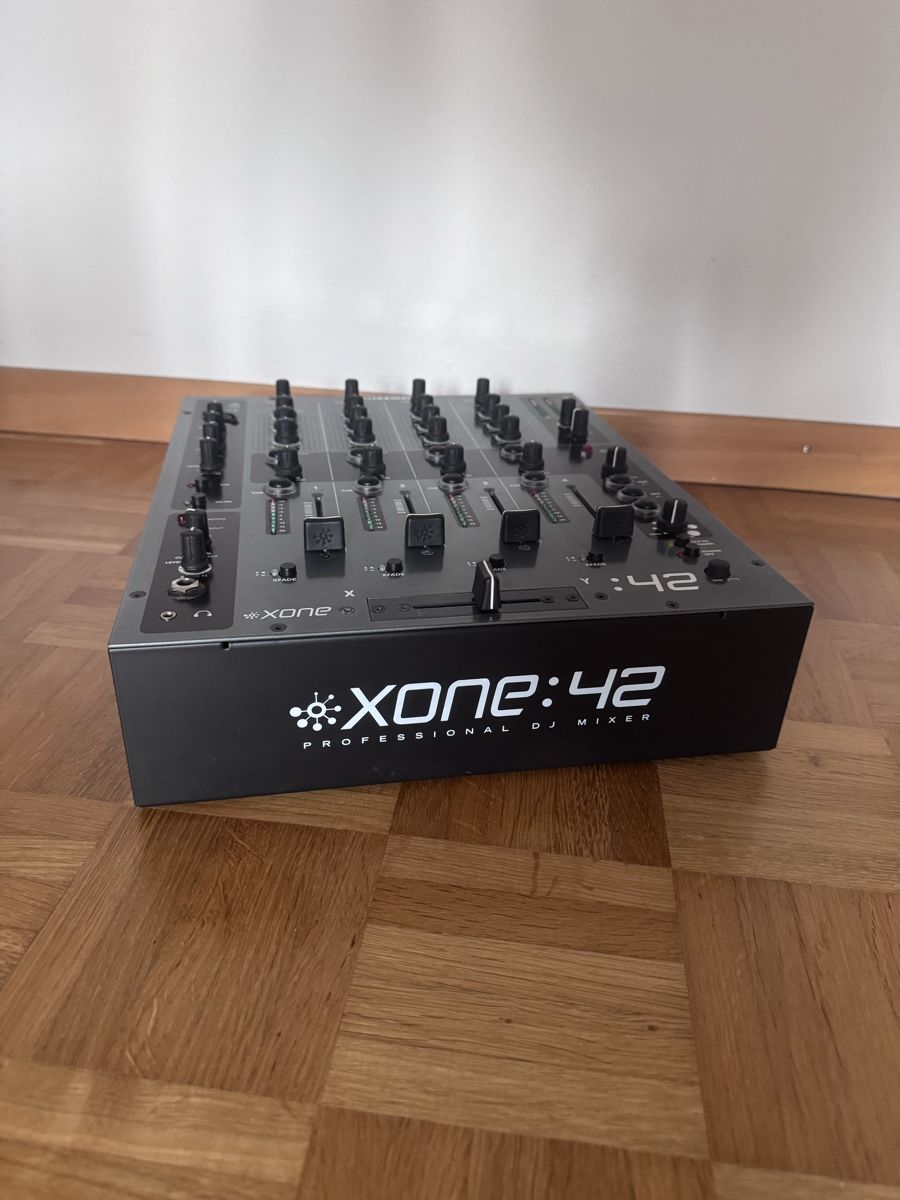 Allen & Heath Console di mixaggio: Allen & Heath Xone:42 – Usato da Sempach Station venduto da sashley33 1