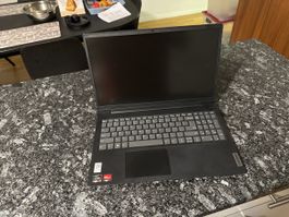 Laptop Lenovo 15.60", AMD 5300U, 16 Go, 512 Gb, Top Zustand