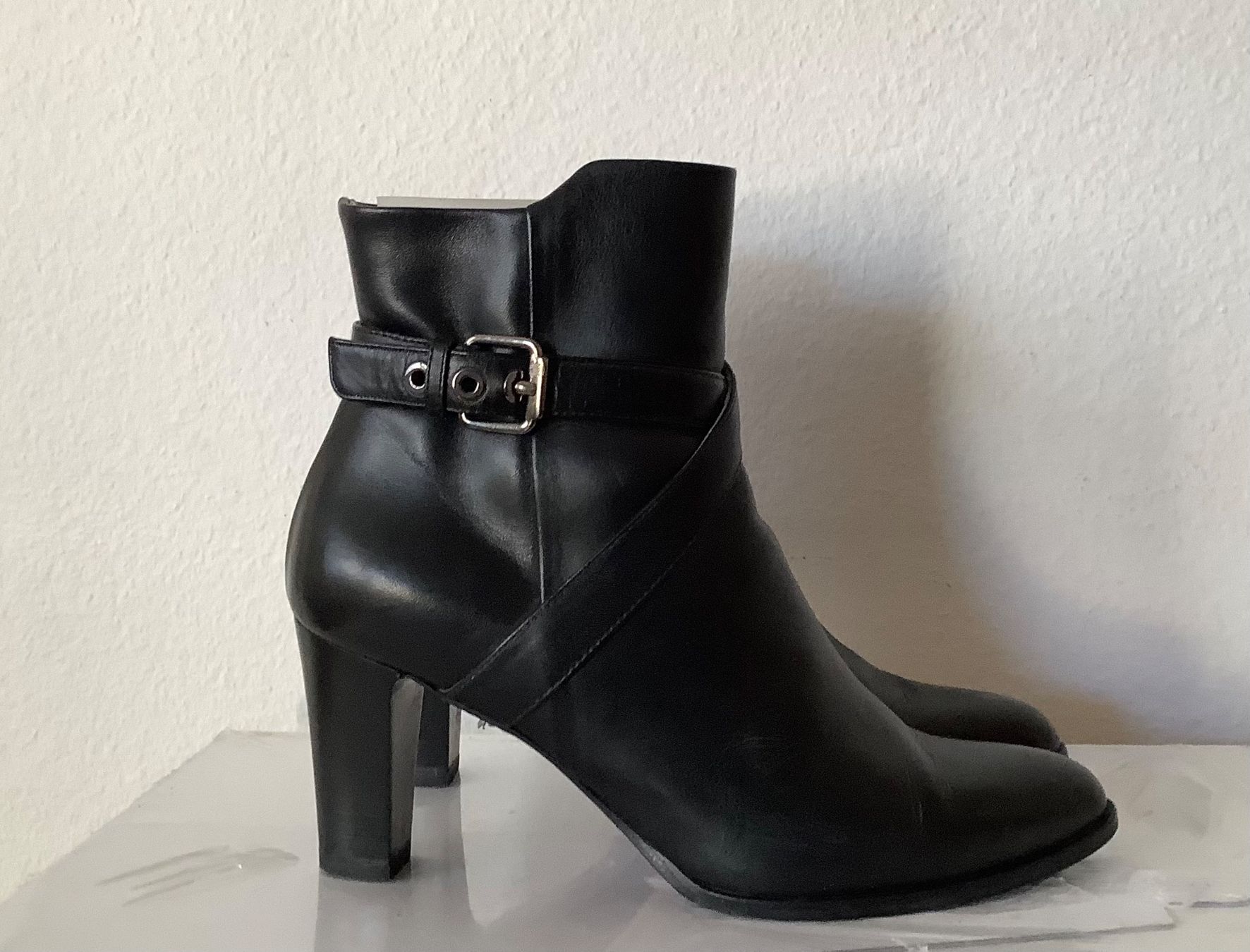 Chaussures femmes: Navyboot Stiefelette Gr. 38 Leder wie neu – D'occasion à Rombach par mai_nyl6