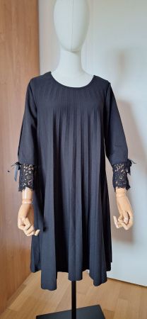 robe noire (manche voile et dentelle)