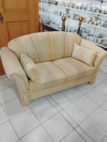 Elegantes 2-Sitzer Sofa mit fester Polsterung
