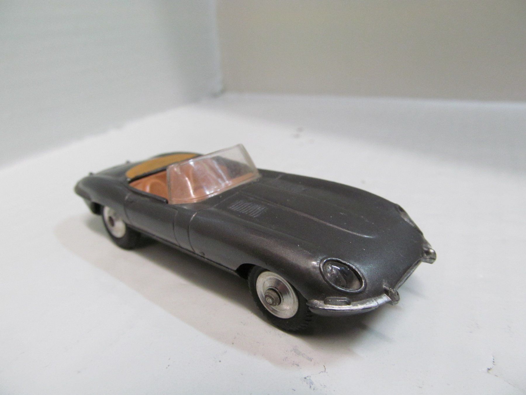 Corgi Toys Modellautos: JAGUAR E TYPE OFFEN   CORGI TOYS  AUS  VITRINE – Neu (gemäss Beschreibung) aus Grueningen von malamut56
