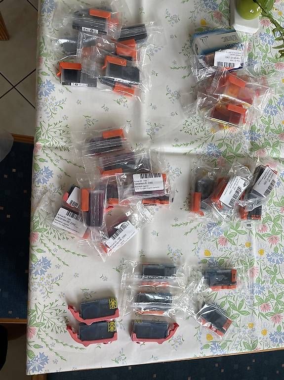 Canon Cartucce per stampanti & toner: Set mit 5 Canon Druckerpatronen – Nuovo e nell'imballaggio originale da Sulz AG venduto da canaria10