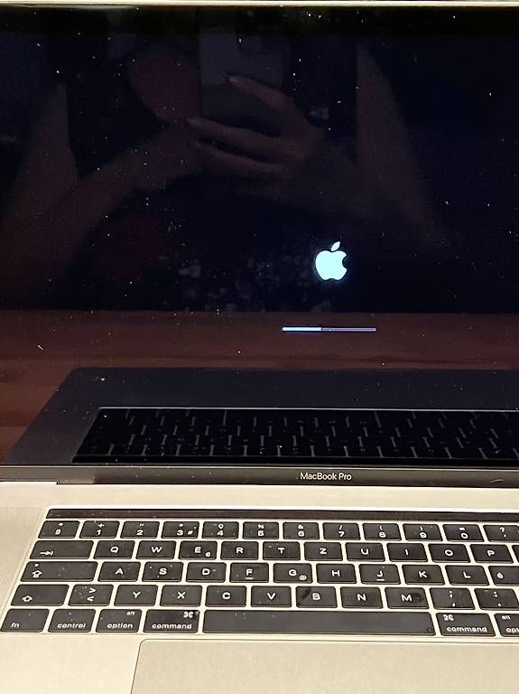 Apple Notebook: MacBook Pro, 15-Inch, Core i7,SSD,  PREISWERT – Nuovo (secondo la descrizione) da Zürich venduto da Ceca52 1