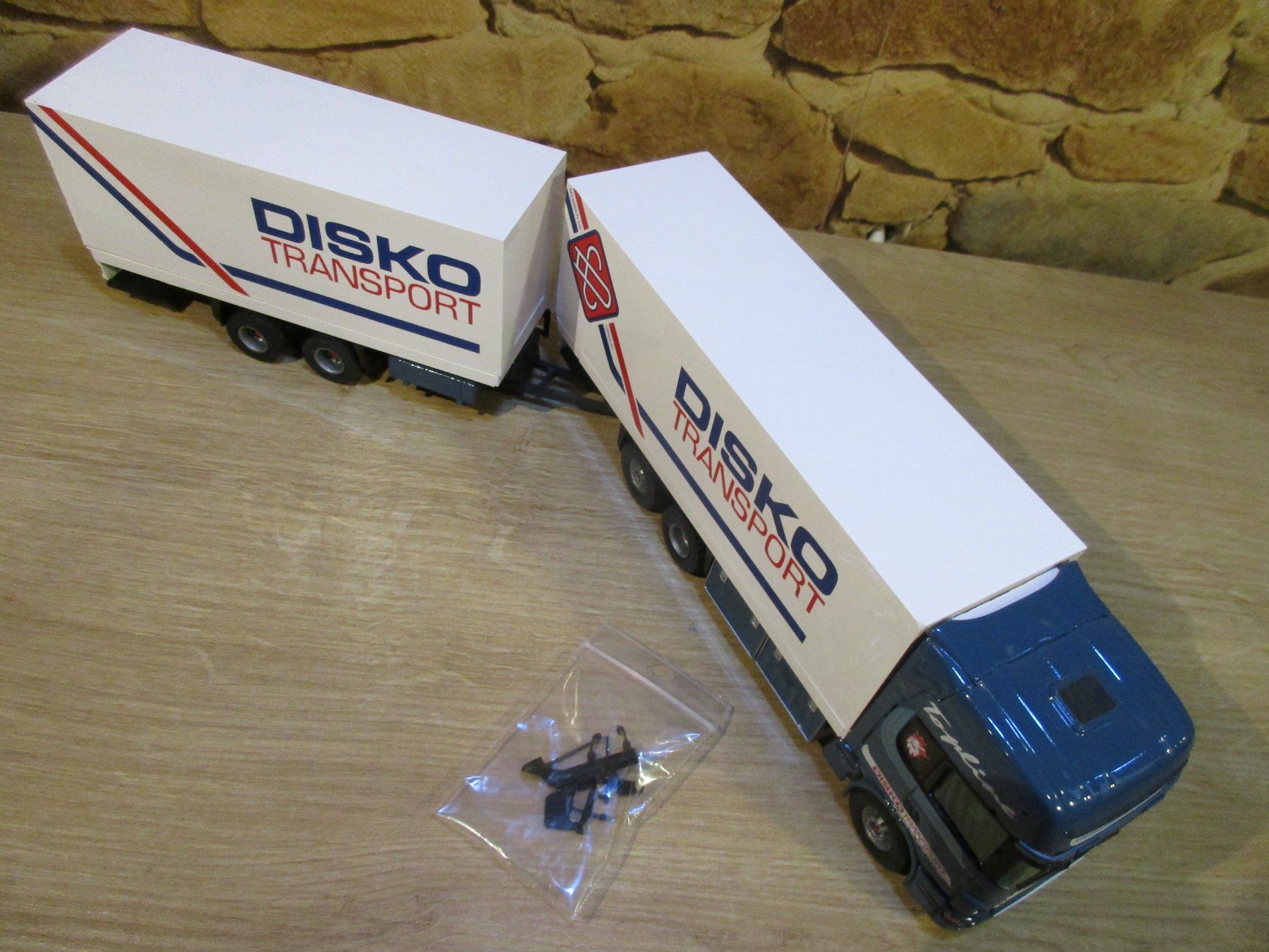 Tekno Kit di modellismo & Modellini statici: Tekno 1:50  Scania 124  Disko – Usato da Ennetmoos venduto da Truckdiver 7