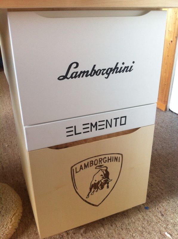 Scrivanie: Schreibtisch mit Lamborghini Intarsien – Usato da Steffisburg venduto da Bnormanae