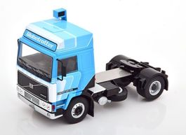 Volvo F12 Globetrotter Zugmaschine 1981 hellblau / weiss