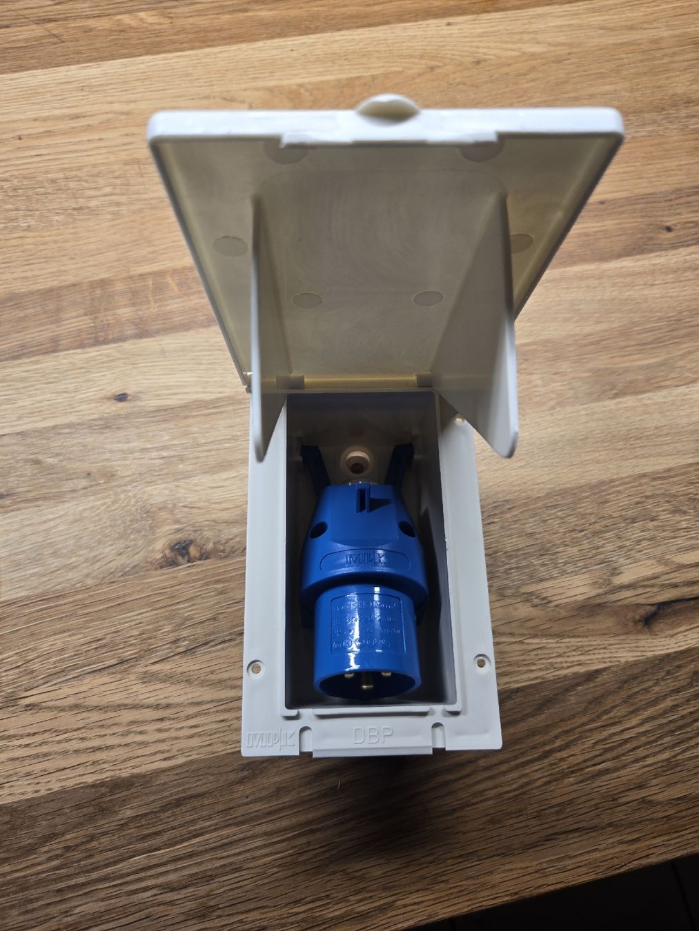 Spine: Wohnwagen Anschlussdose 16A/240V  – Nuovo (secondo la descrizione) da Obergerlafingen venduto da reto.dubach 1