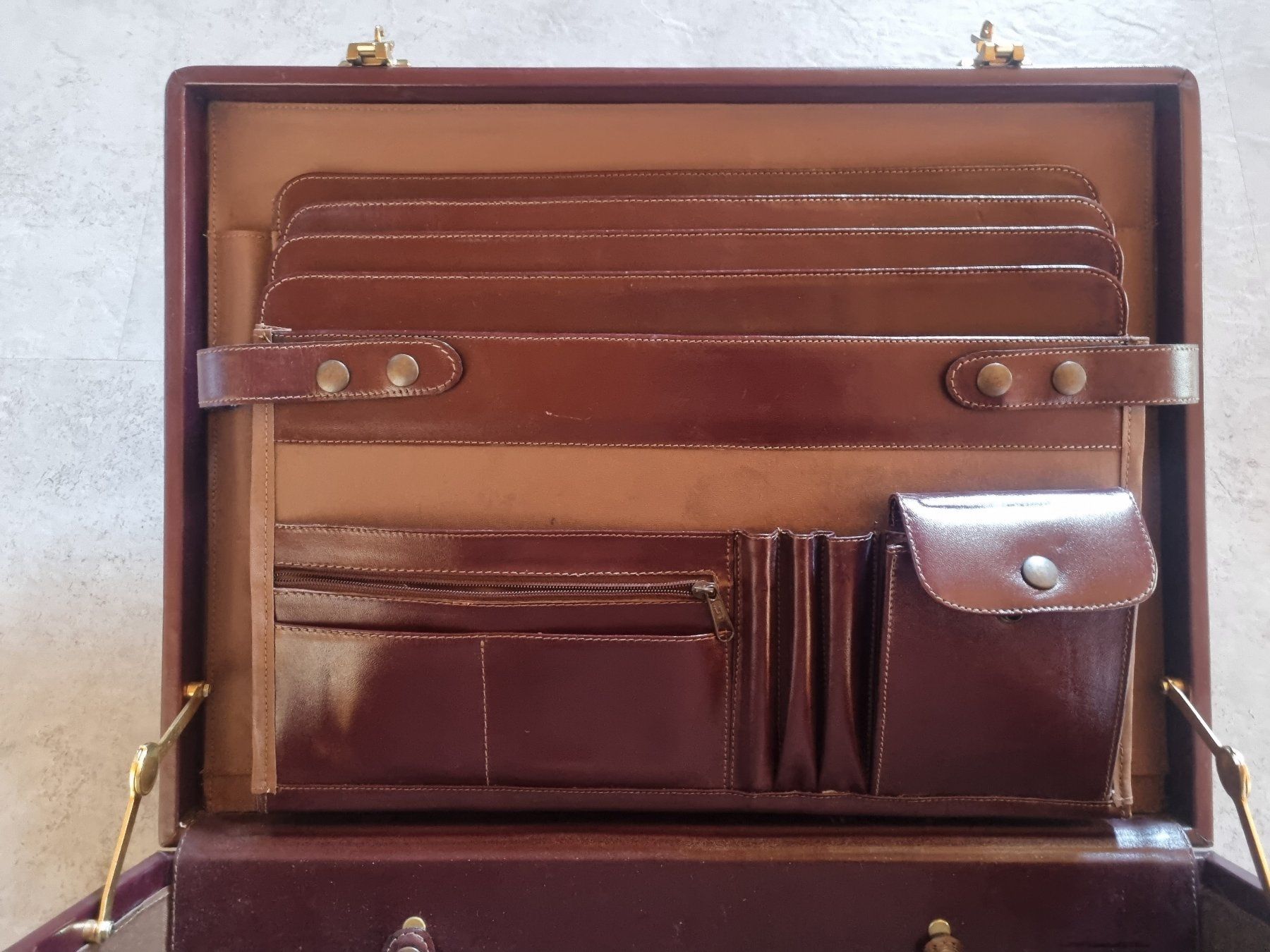 Valigie & Borse: Mallette porte-documents en cuir rouge – Usato da Savièse venduto da Laguinee 9