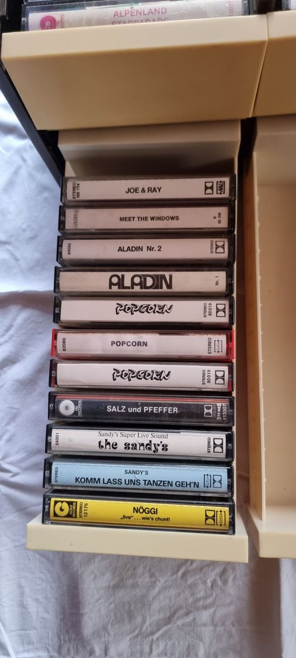Cassettes audio: Musikkasetten mit Box Folksmusik – D'occasion à Davos-Frauenkirch par KCHrist 2