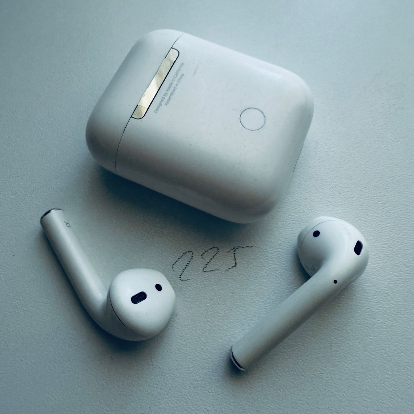 Apple Cuffie: Original Apple AirPods 2 Gen. Wireless Kopfhörer & Case – Usato da Basel venduto da MY.AIRPODS.SHOP 3