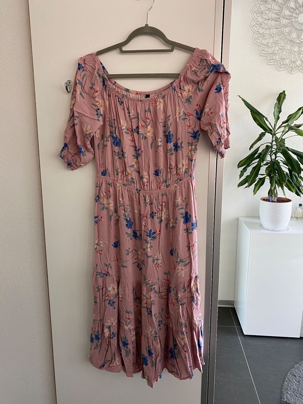 H&M Vestiti: H&M Rosa Midi Kleid Gr. 42 – Usato da Baden venduto da CompraCaro