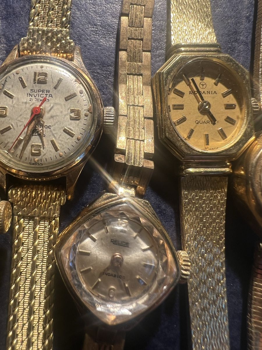Orologi: 5 Vintage Damenuhren – Usato da Laufen venduto da groove60 2