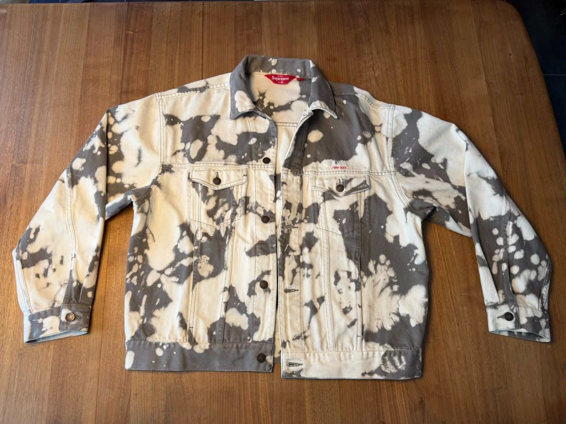 Supreme Jacken: Supreme Denim Jacket Bleached (SS25) Grösse M – Gebraucht aus Schaffhausen von Mauzzel