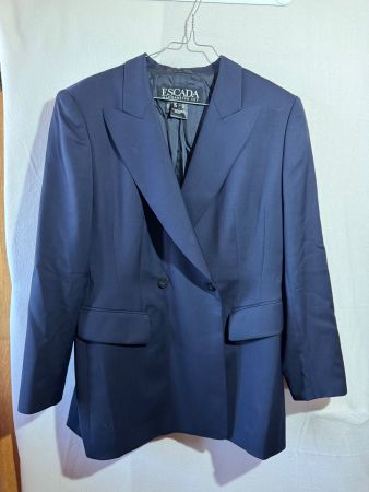 Dunkelblauer Blazer aus Schurwolle von Escada Gr. 42
