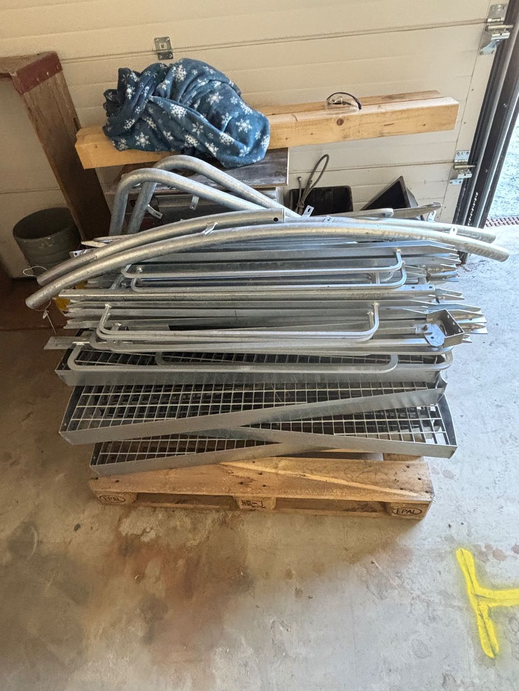 Scale: Stahlverzinkte Wendeltreppe – Nuovo (secondo la descrizione) da Glis venduto da bas_w6rp 1
