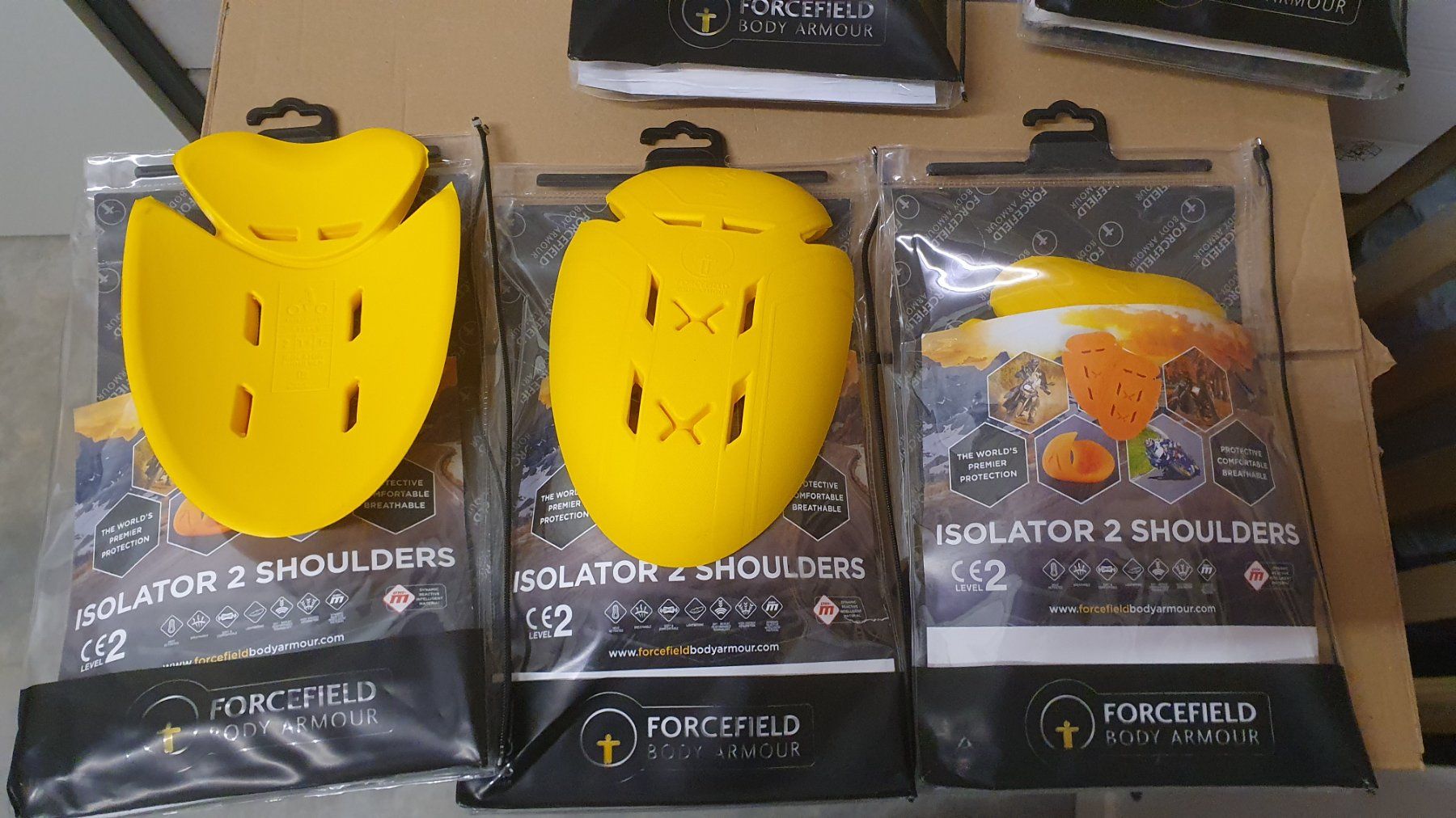 Protezioni & Imbottiture: Forcefield Isolator 2 Schulterprotektoren NEU – Nuovo e nell'imballaggio originale da Wohlen AG venduto da didacuscarr