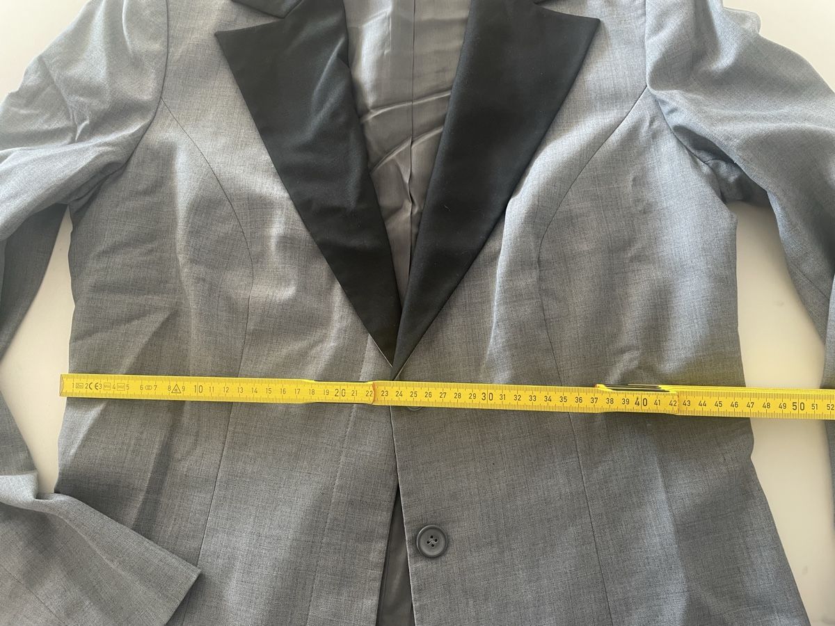 Jacken: Schicker Blazer mit schwarzem Kragen, Grösse 42 – Gebraucht aus Opfikon von janineschlosser 2