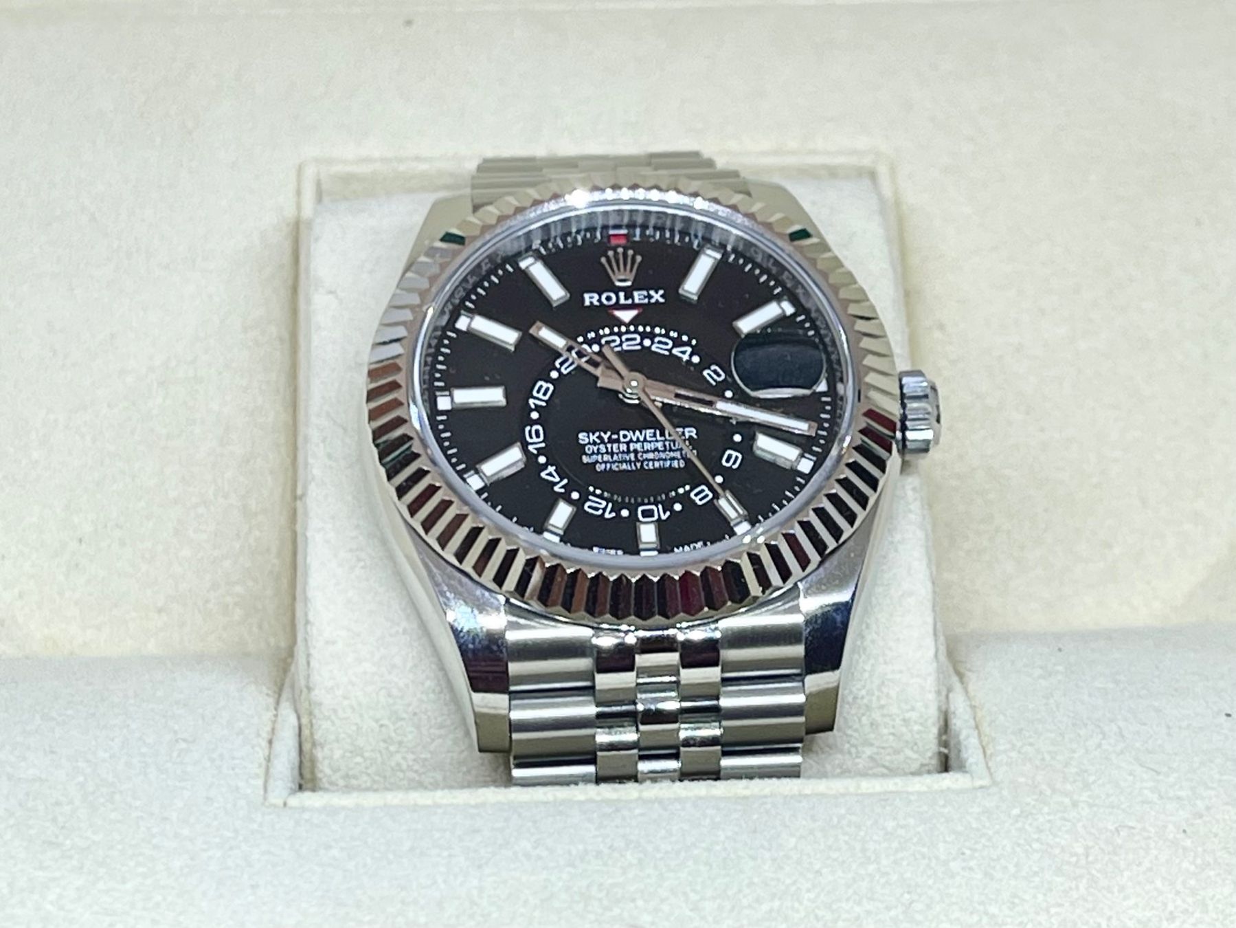Rolex Orologi: Rolex Sky Dweller 326934 Black Dial Full Set – Nuovo (secondo la descrizione) da Lugano venduto da Superstudiolugano 7