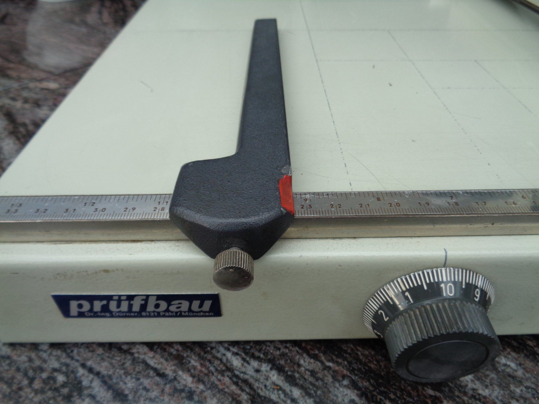 Alle Maschinen: Papier-Schneidemaschine – Gebraucht aus Mittelhäusern von  4