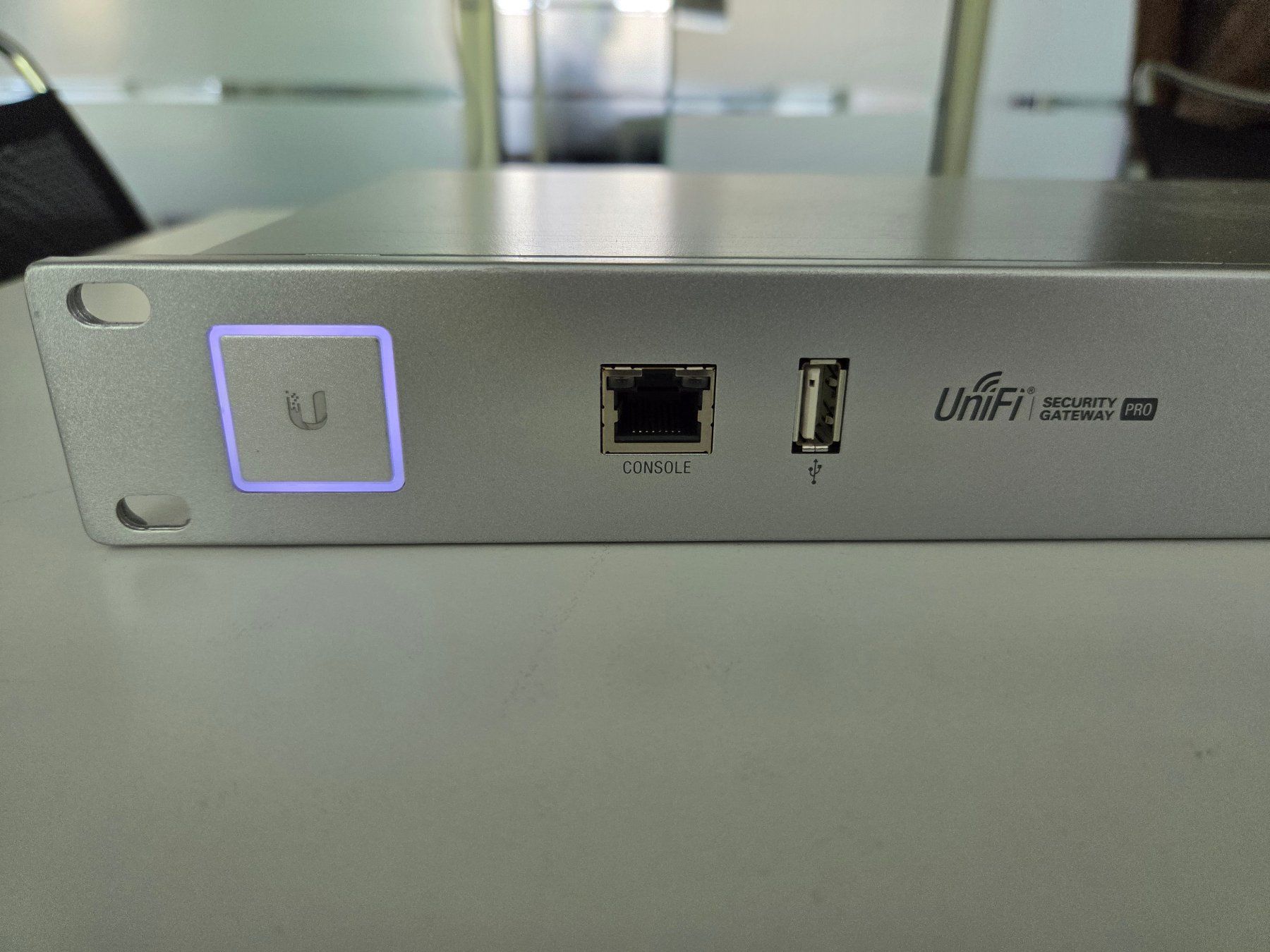 Firewall: Unify Security Gateway USG-Pro-4 – Usato da Bern venduto da Skiddoo
