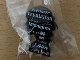 Taylor Swift  Pin Anstecker Rock Punk Metal Pop