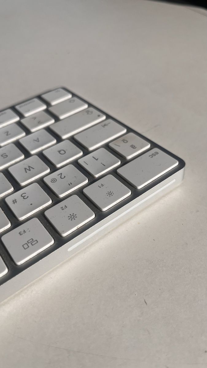 Apple Tastiere: Clavier Apple Magic Keyboard - État impeccable! – Usato da Givisiez venduto da ch.ch. 6