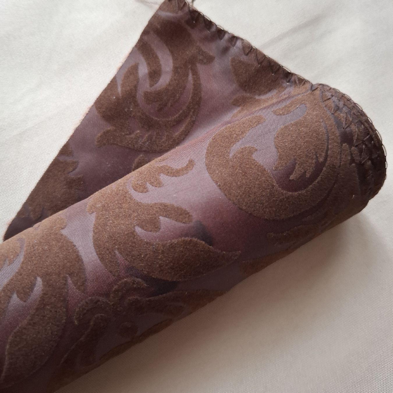 Tutte le decorazioni: Dekostoff in braun mit Ornament- Design  – Usato da Dietikon venduto da Hirschkopf 5