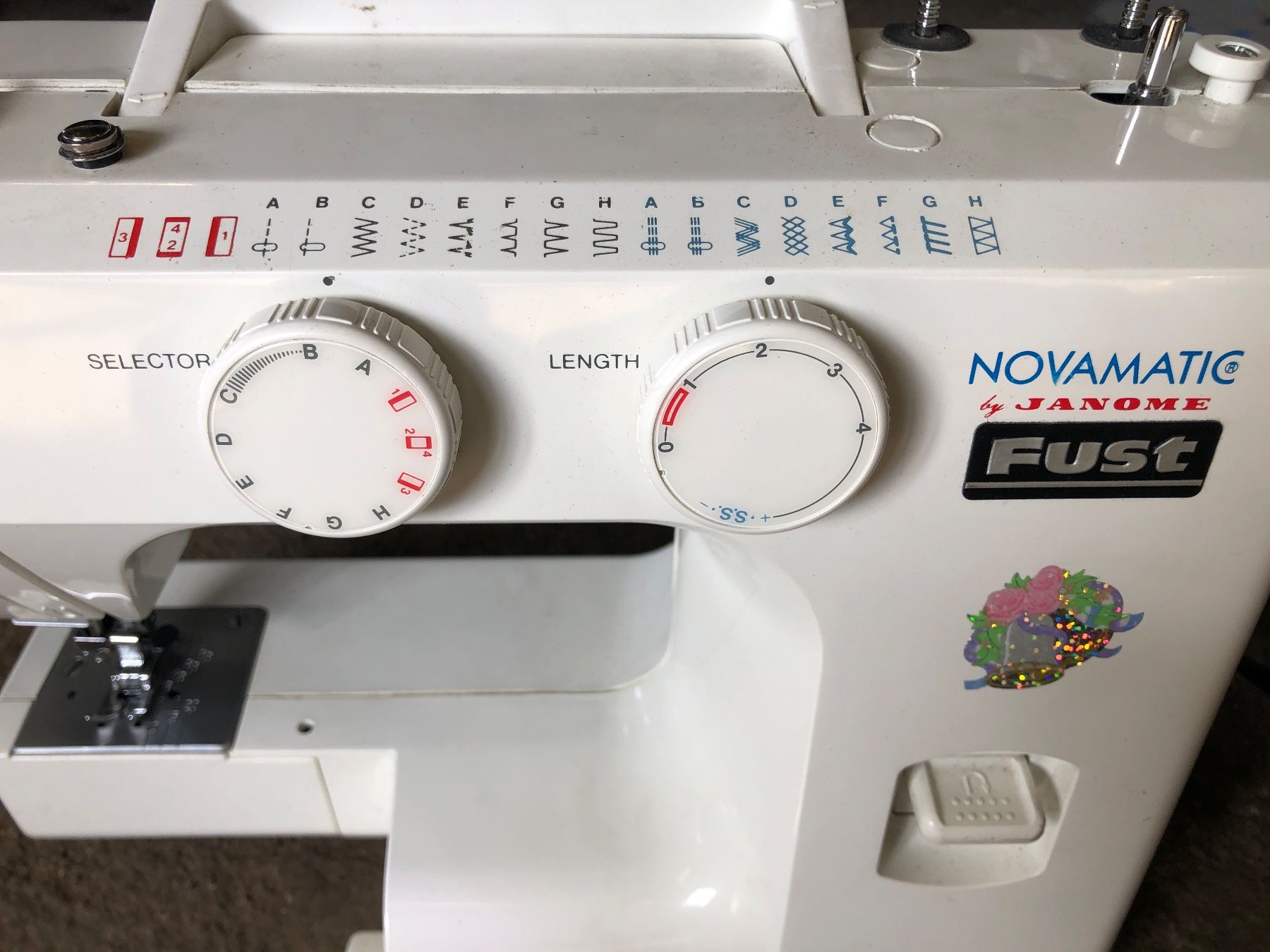 Novamatic Macchine da cucire: Machine à coudre Novamatic Janome Fust – Usato da Chénens venduto da Touta1franc 2