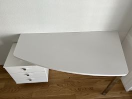 Schreibtisch