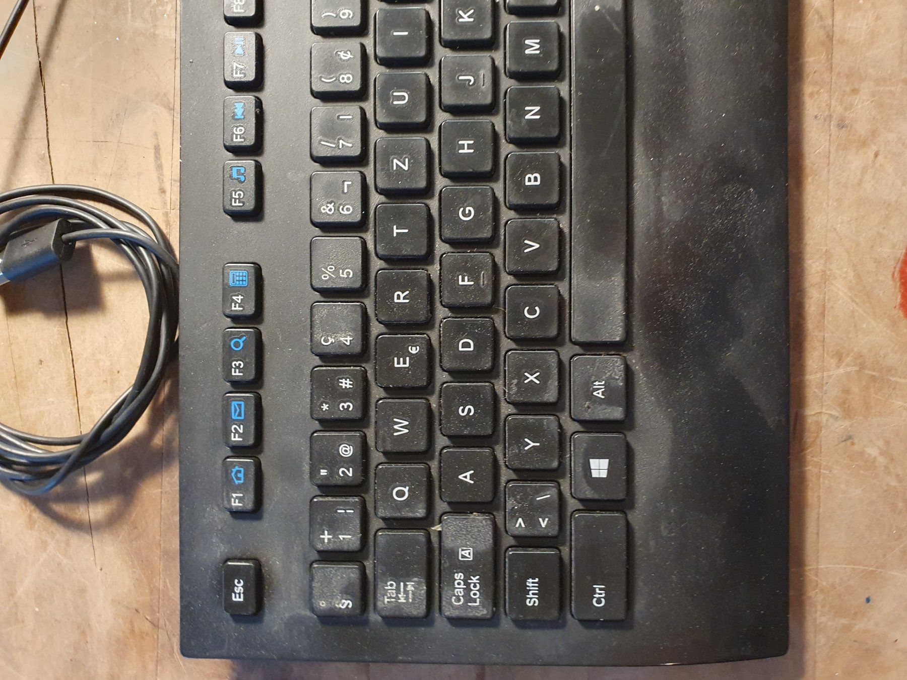 Claviers: Logitech Wired Keyboard K280e eine Stütze abgebrochen – D'occasion à Zürich par loosebone 3