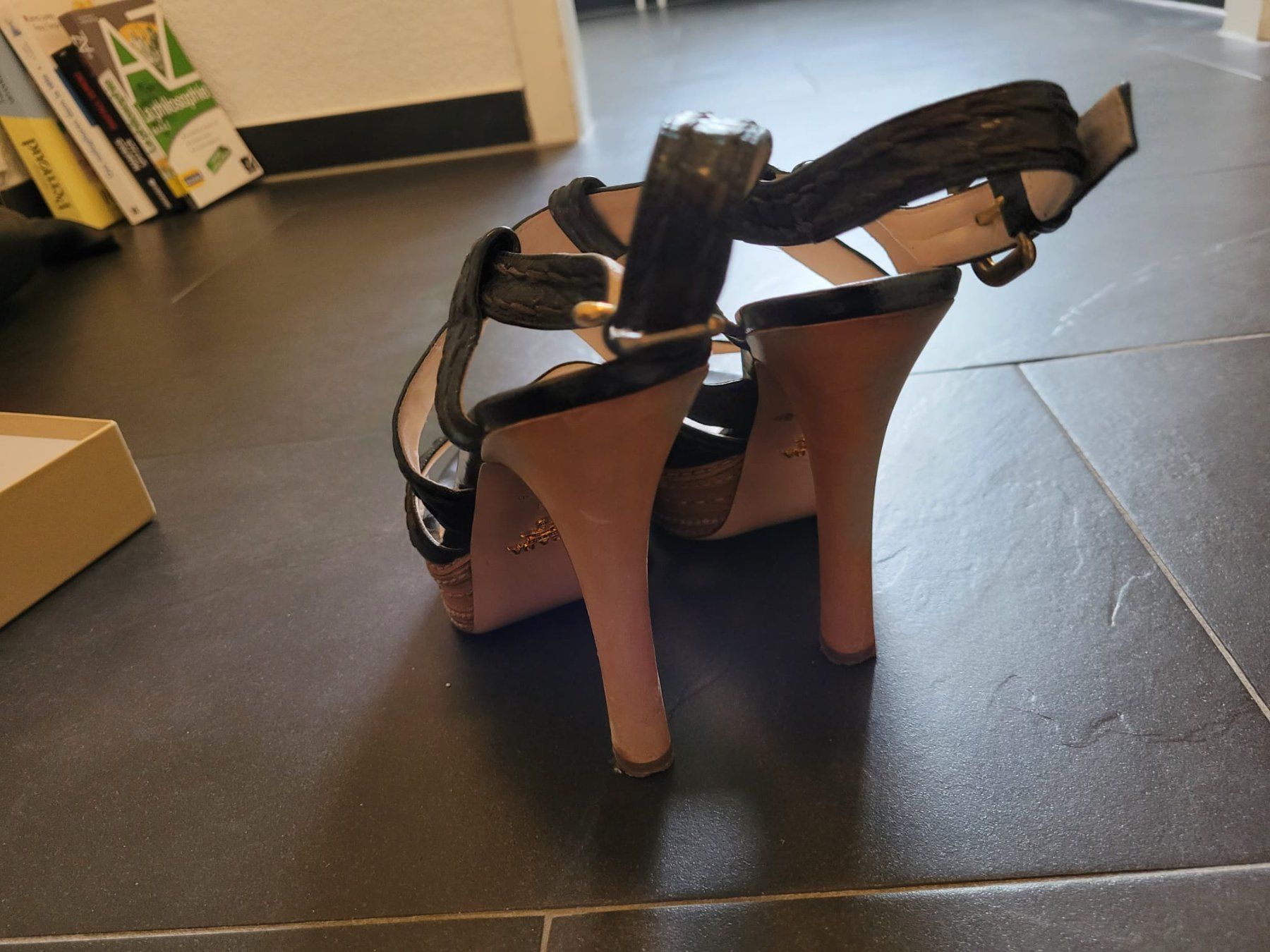 Prada Damenschuhe: Original Prada Leder Sandalen schwarz Gr. 39 – Gebraucht aus Bern von Stelllllla 3