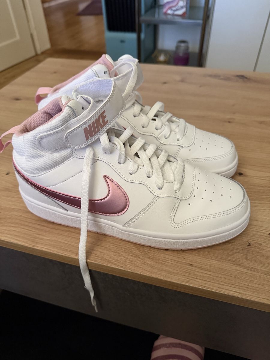 Nike Damenschuhe: Nike Schuhe – Neu (gemäss Beschreibung) aus Wynau von rem_5tpw