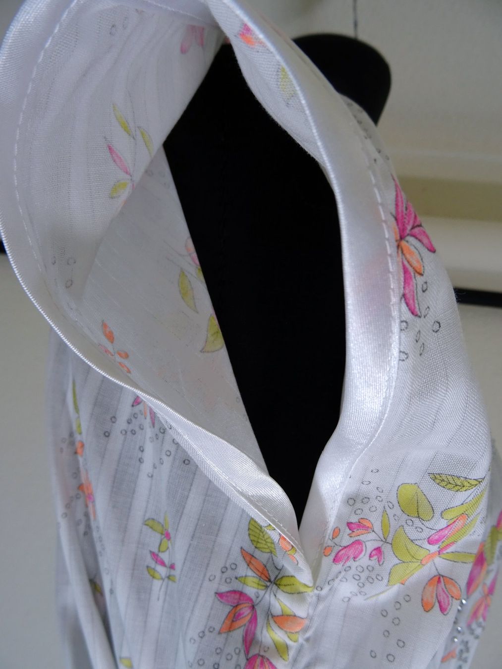 Vestiti: Blumenkleid mit Strass | 1 Size Grösse 38 - 42 – Nuovo (secondo la descrizione) da Zürich venduto da pet_gcy9 5