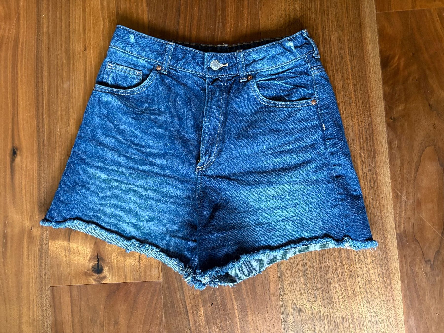 H&M Pantaloni: Jeans_kurze Hose - Shorts Grösse 164 – Usato da Wetzikon ZH venduto da Youna01