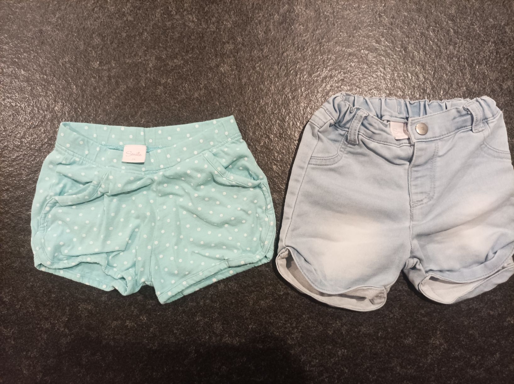 Pantaloni: 2 Paar Smile Mädchen Kurzhosen 74 – Usato da Aeschi (SO) venduto da clementinli