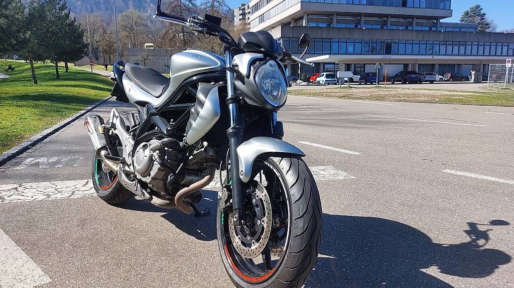 Suzuki Strada: Suzuki SFV 650 – Usato da Flaach venduto da Bubble4