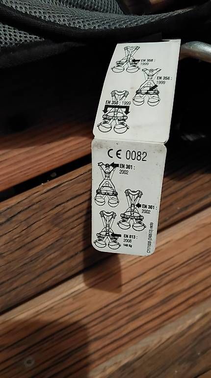 Kletterausrüstungen: Fallschutz Sicherheitsgeschirr – Gebraucht aus Basel von  2