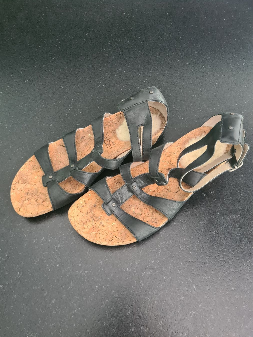 Ugg Scarpe da donna: UGG Damen-Sandalen Größe 40 – Usato da St. Gallen venduto da charly92