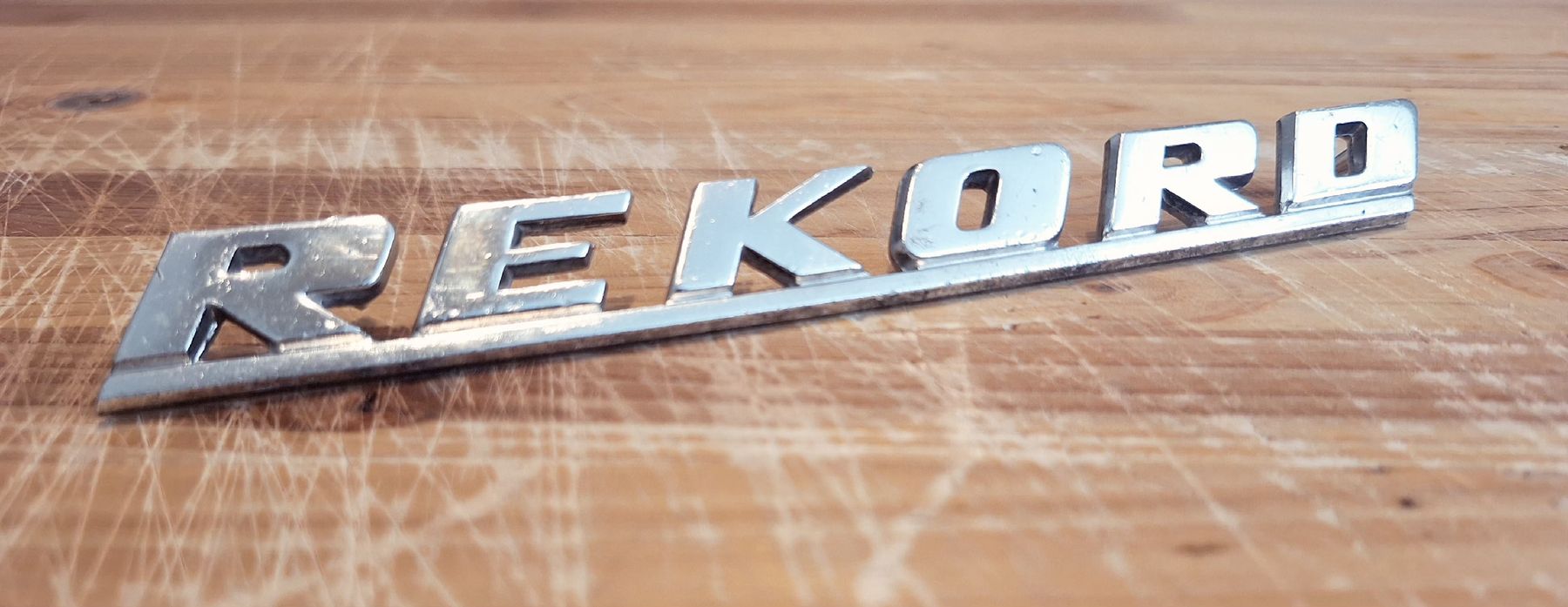 Opel Tutti pezzi di ricambio auto: Opel Rekord Emblem – Usato da Triesen venduto da BLACKSHEEP75