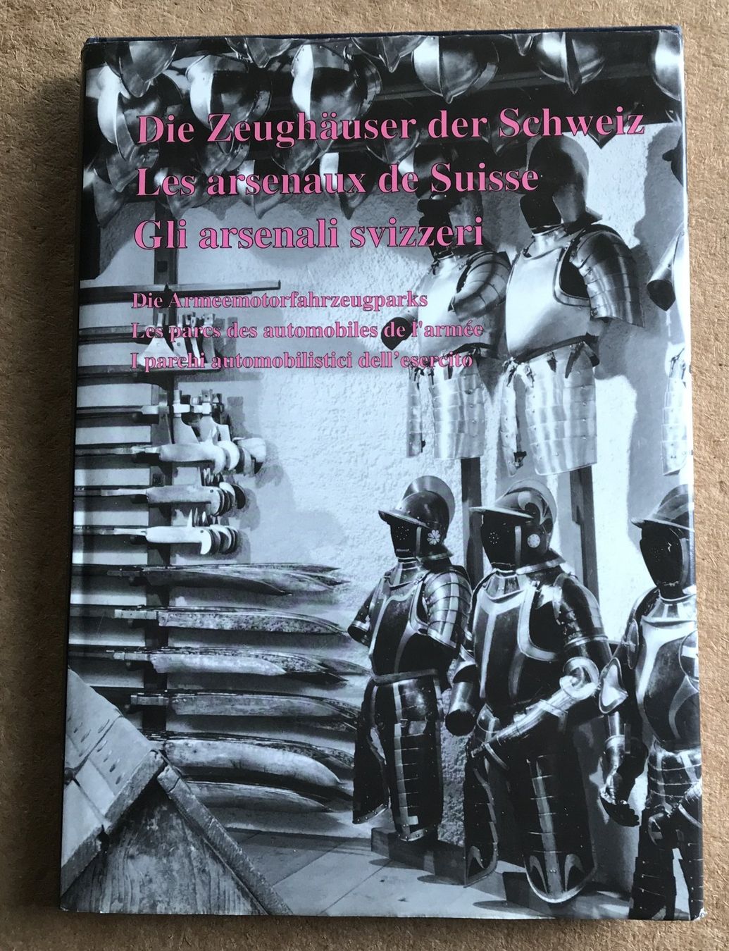 Schweizer Armee Armi bianche: BUCH DIE ZEUGHÄUSER DER SCHWEIZ – Usato da Ostermundigen venduto da Wyatt-Earp