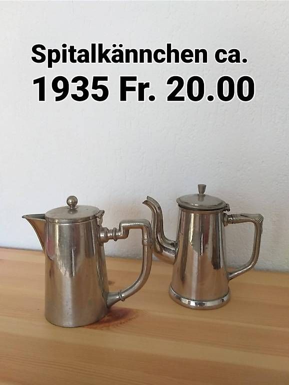 Caraffe: 2 Spitalkännchen ca. 1935 Edelstahl Chrom glänzend – Usato da Leuggern venduto da Tiatina84