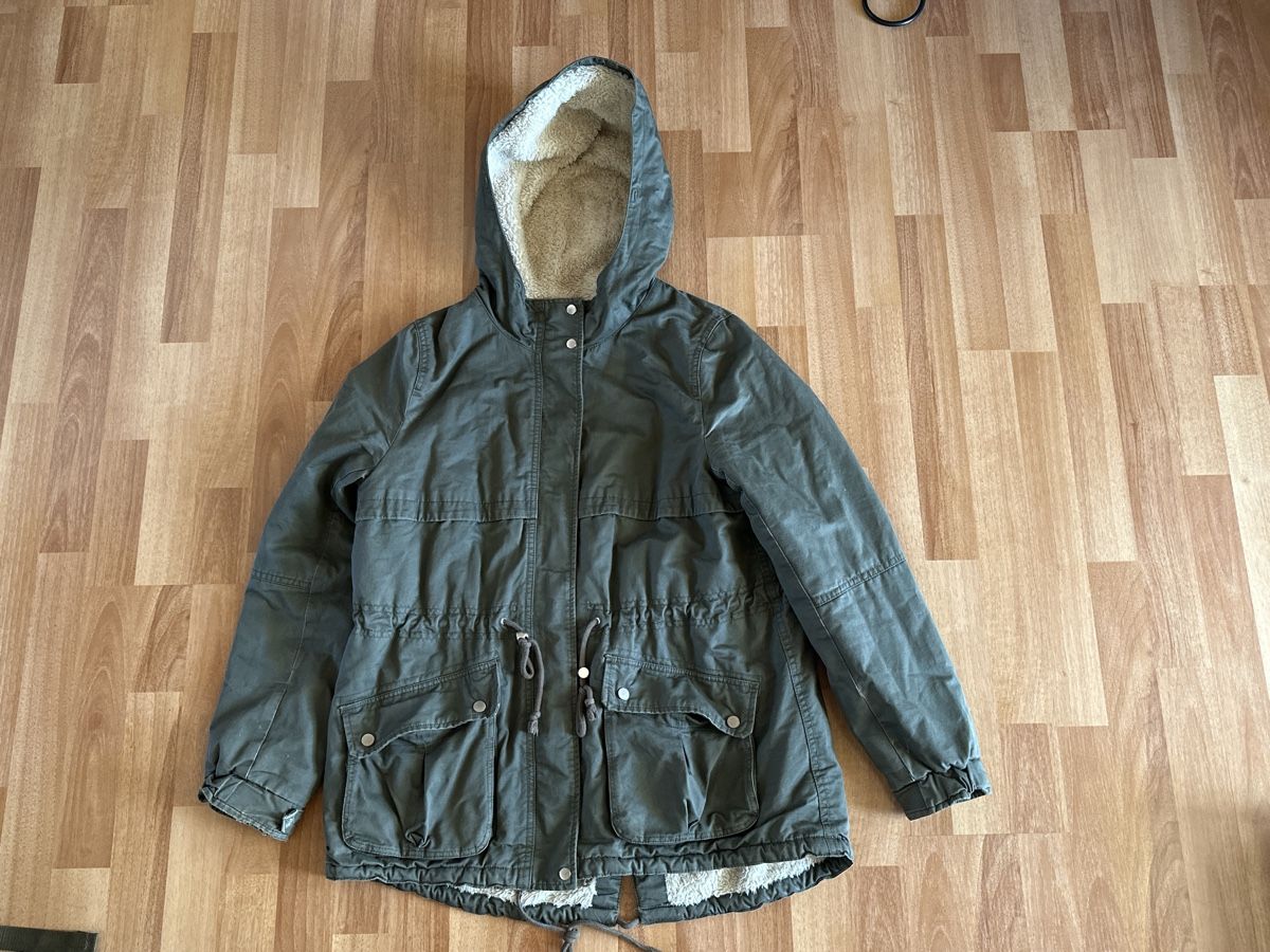 H&M Giacche: Winterjacke Khaki H&M, Gr. 44, einf. Bundweite 56cm – Usato da St. Gallen venduto da mai_gd7k