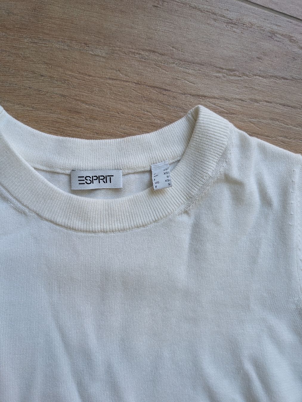 Esprit T-shirt: NEU: Esprit Shirt weiss – Nuovo (secondo la descrizione) da Eschenbach SG venduto da SanFranciscoCalifornia 1