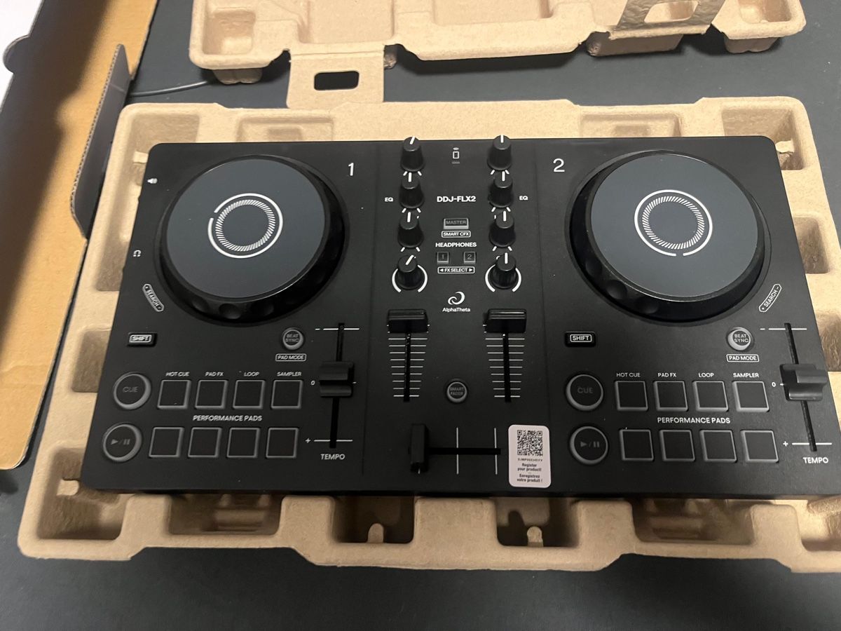 Pioneer Console di mixaggio: Pioneer Alpha Theta DDJ-FLX2 MP3 iPhone 17 Pro DJ Controller – Nuovo (secondo la descrizione) da Baden venduto da amrinzler